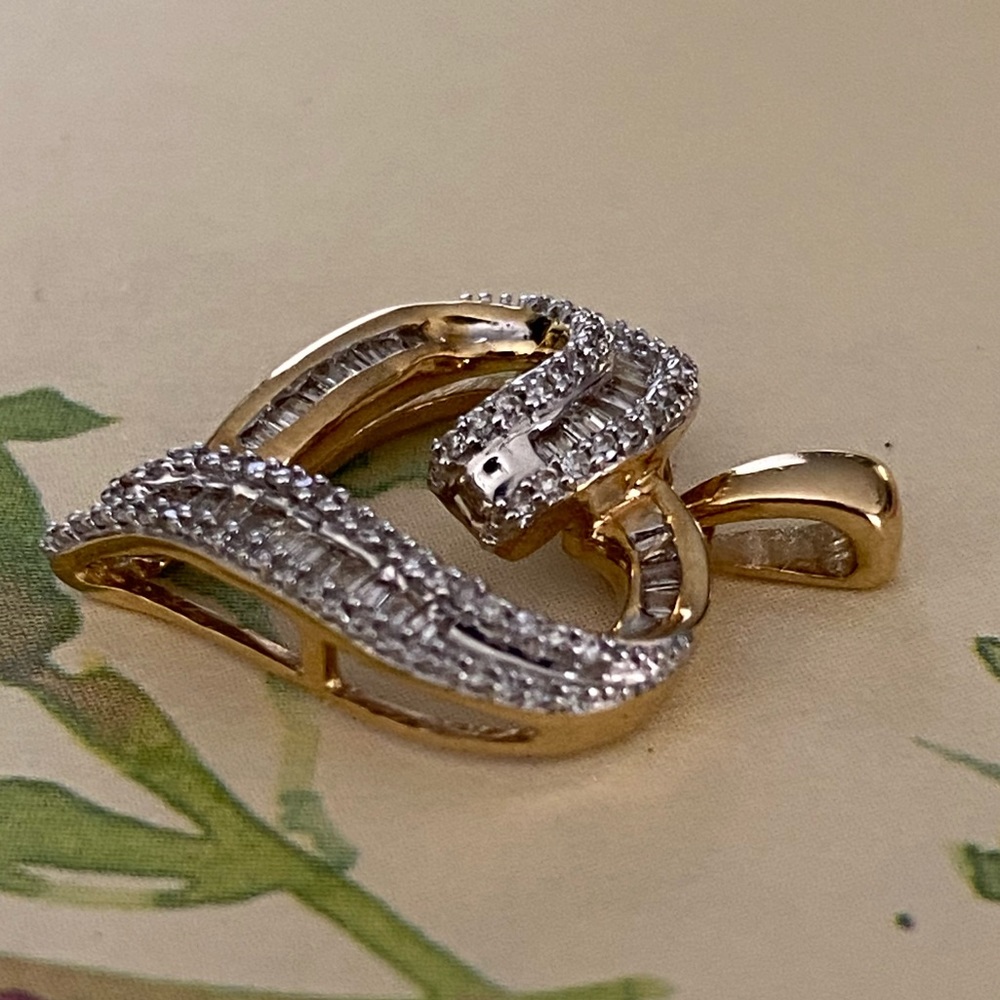 Beautiful Solid 10k Gold Heart Shape Baguette Spa… - image 2